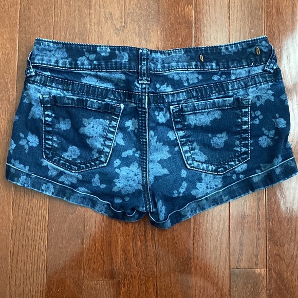 Standards & Practices Blue Floral Jean Shorts - Picture 4 of 8